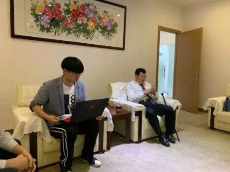 中链云物联网平台运营总监HarryHuang与蔡世尊主席.jpg